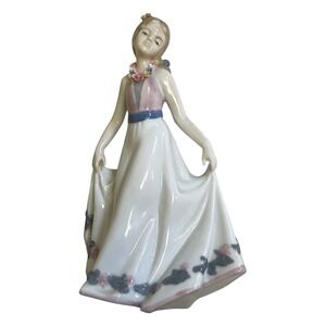 Mallorca Waltzing Caroline Girl Porcelain Figurine Dancing 9"